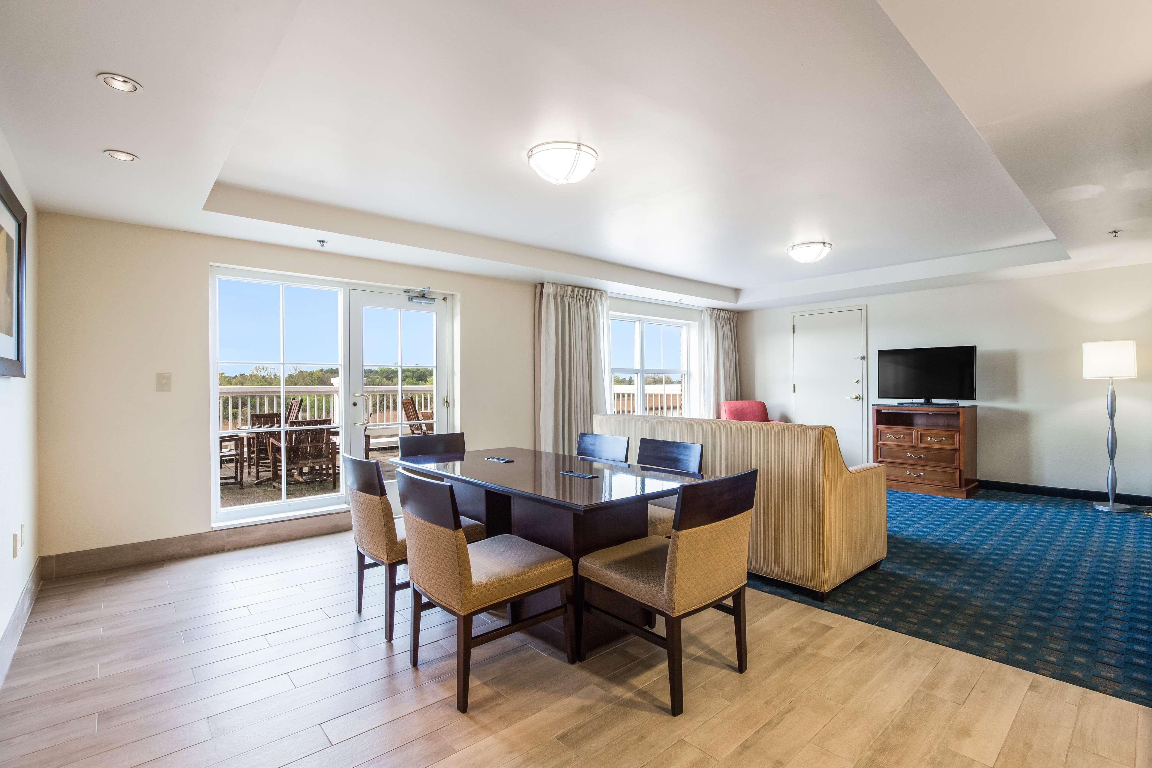Hilton Garden Inn Suffolk Riverfront Exterior photo