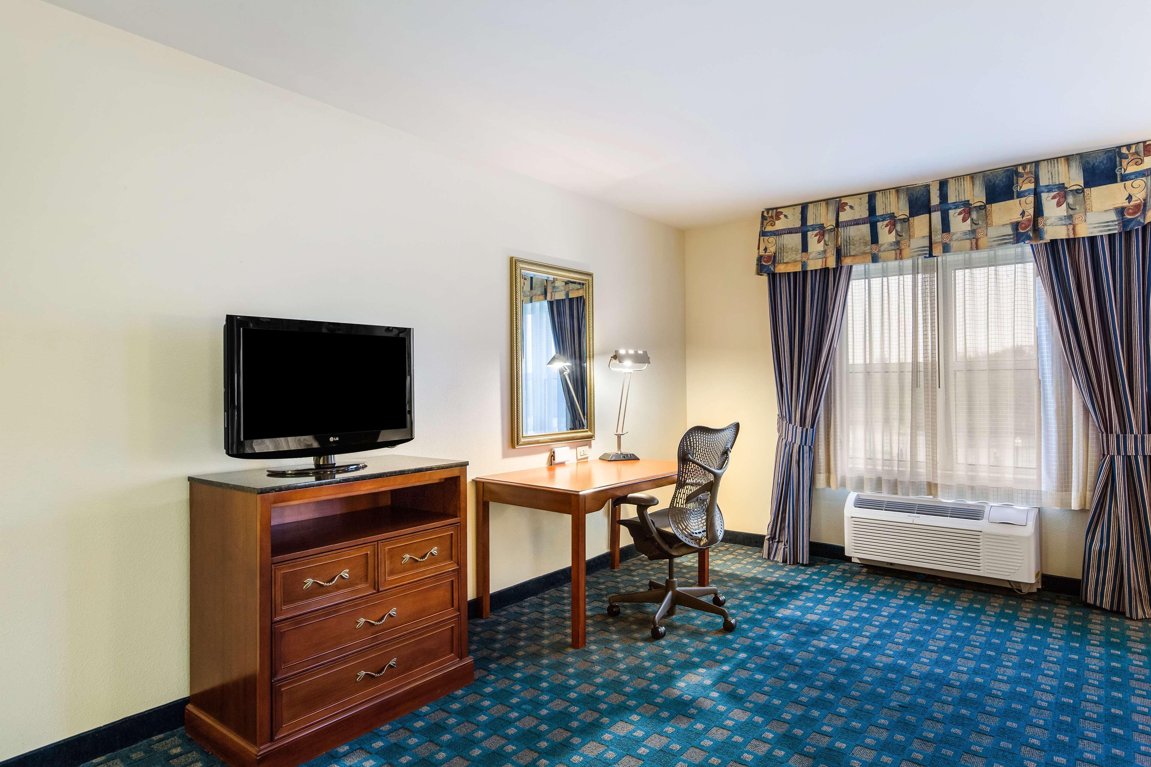 Hilton Garden Inn Suffolk Riverfront Exterior photo