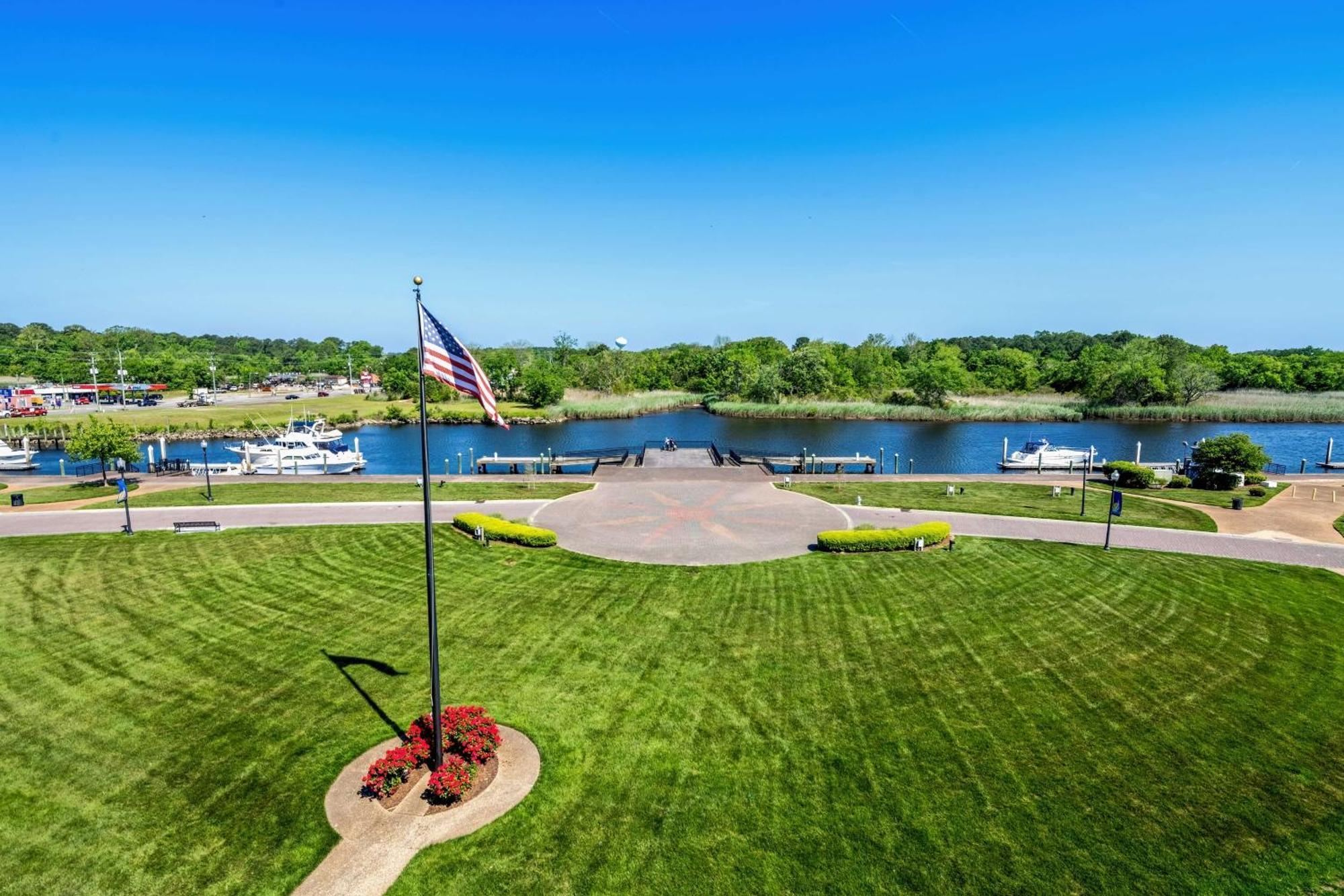 Hilton Garden Inn Suffolk Riverfront Exterior photo